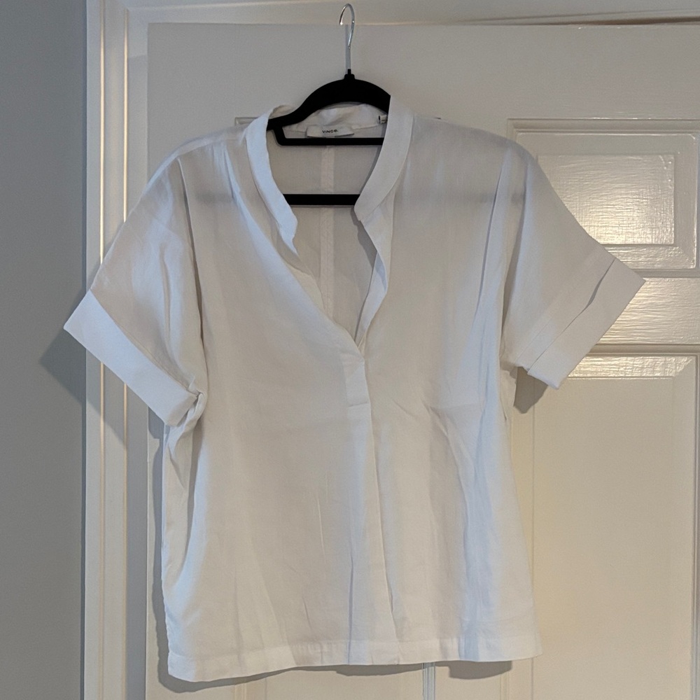 Vince small, white, linen-blend blouse.
